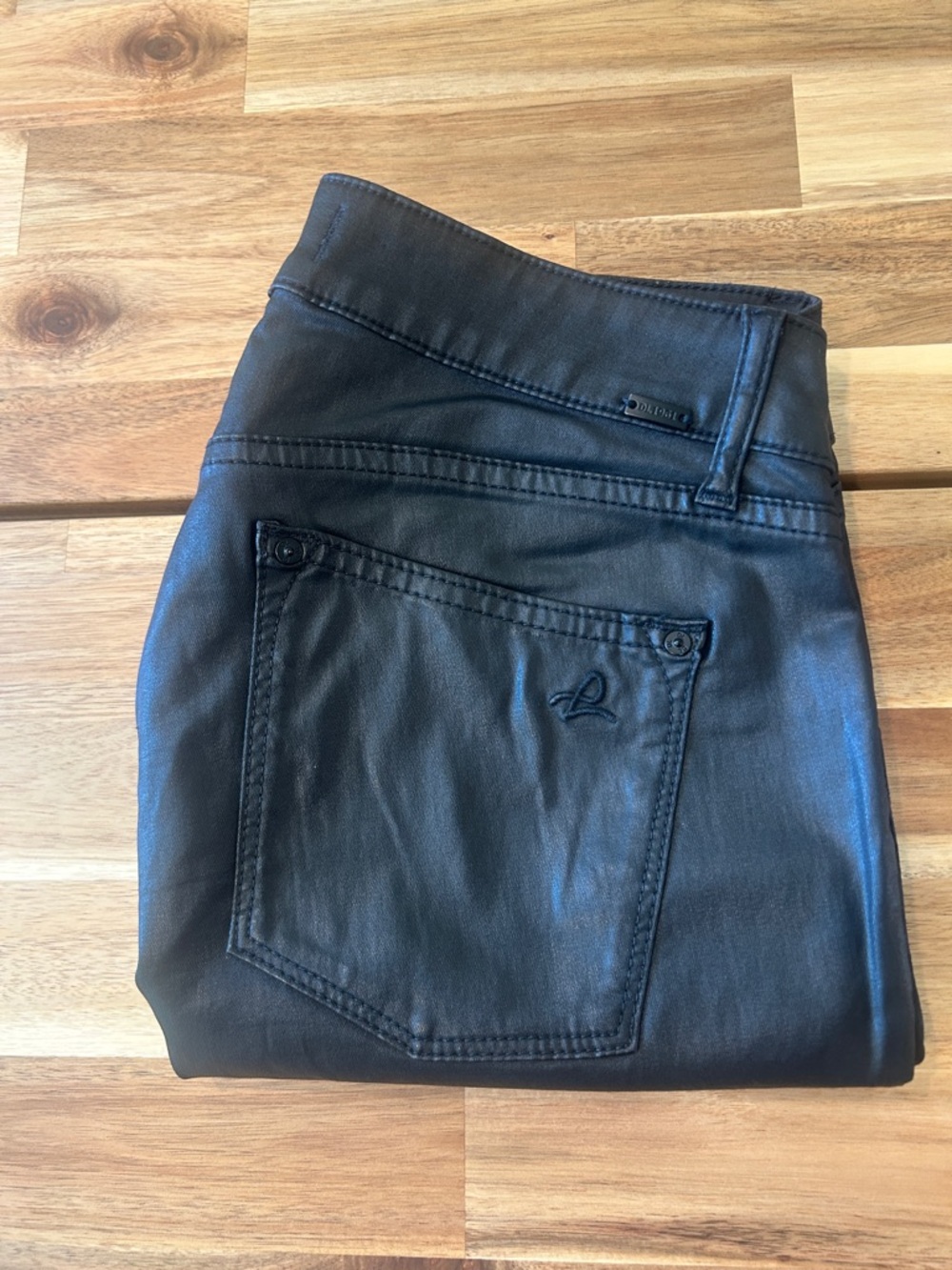 DL1961 Women’s Black Coated Skinny Jeans